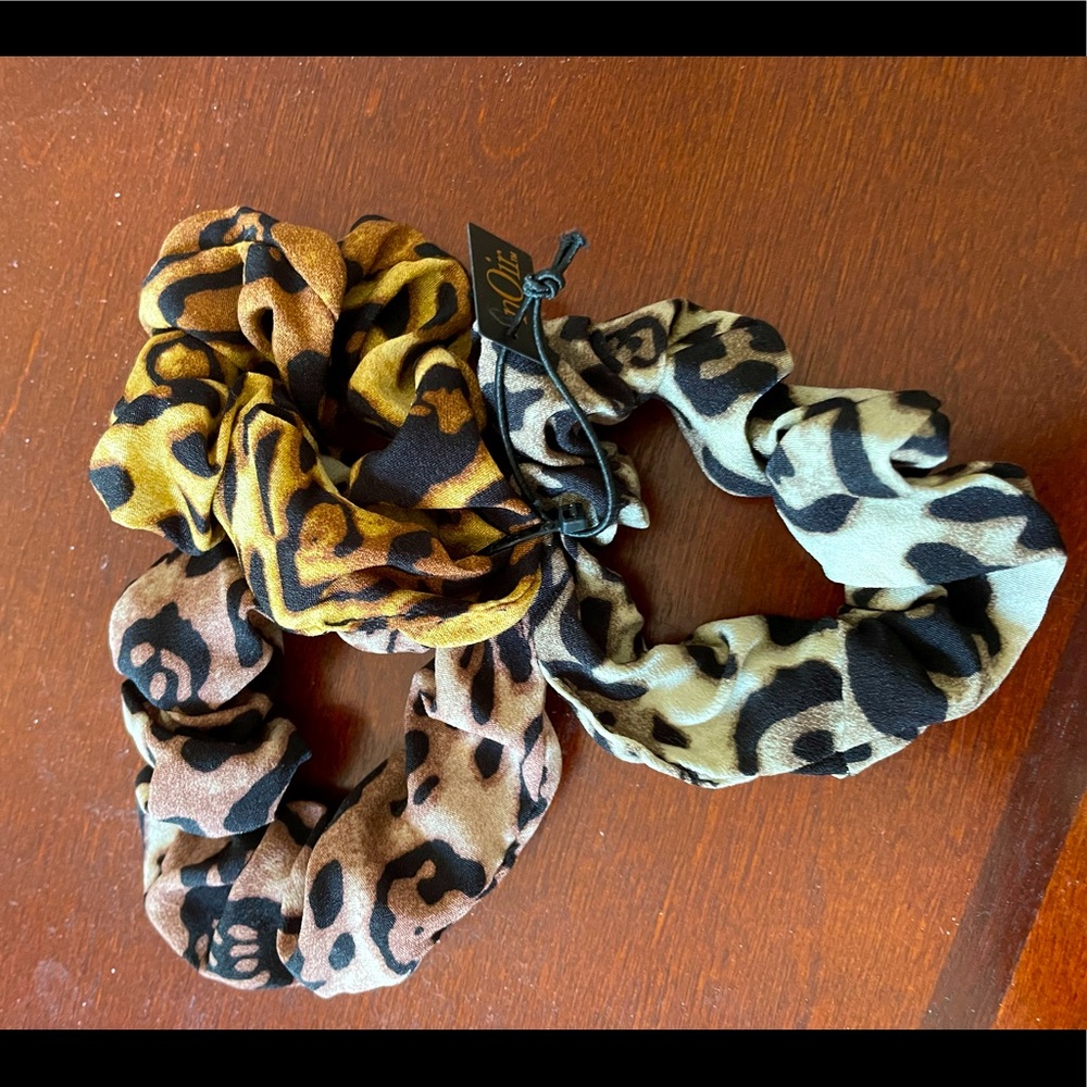NEW Noir scrunches (3 pack)
